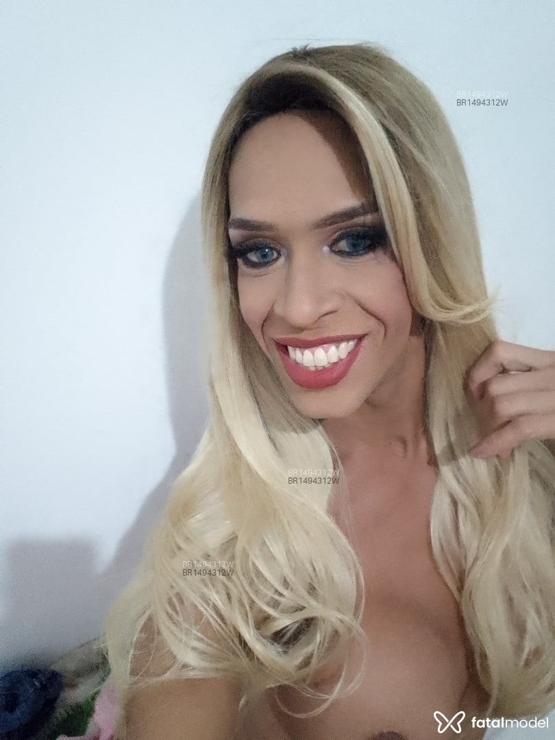 Acompanhante mulher trans loira (o) de olhos castanhos em Virtual - Letícia