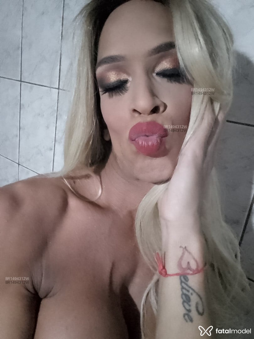 Acompanhante mulher trans loira (o) de olhos castanhos em Virtual - Letícia