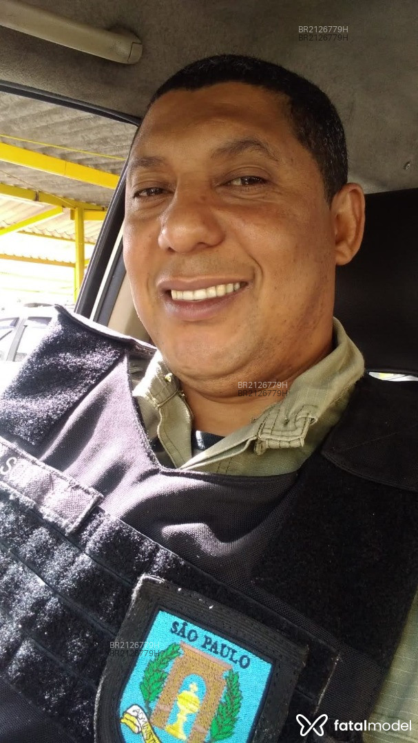 Acompanhante homem com cabelo castanho de olhos castanhos em Barueri - Edkaio