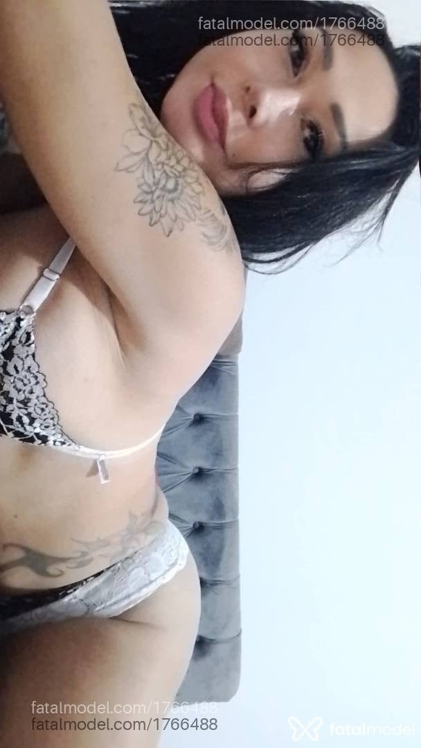 Acompanhante mulher trans morena (o) de olhos castanhos - Sheilinha
