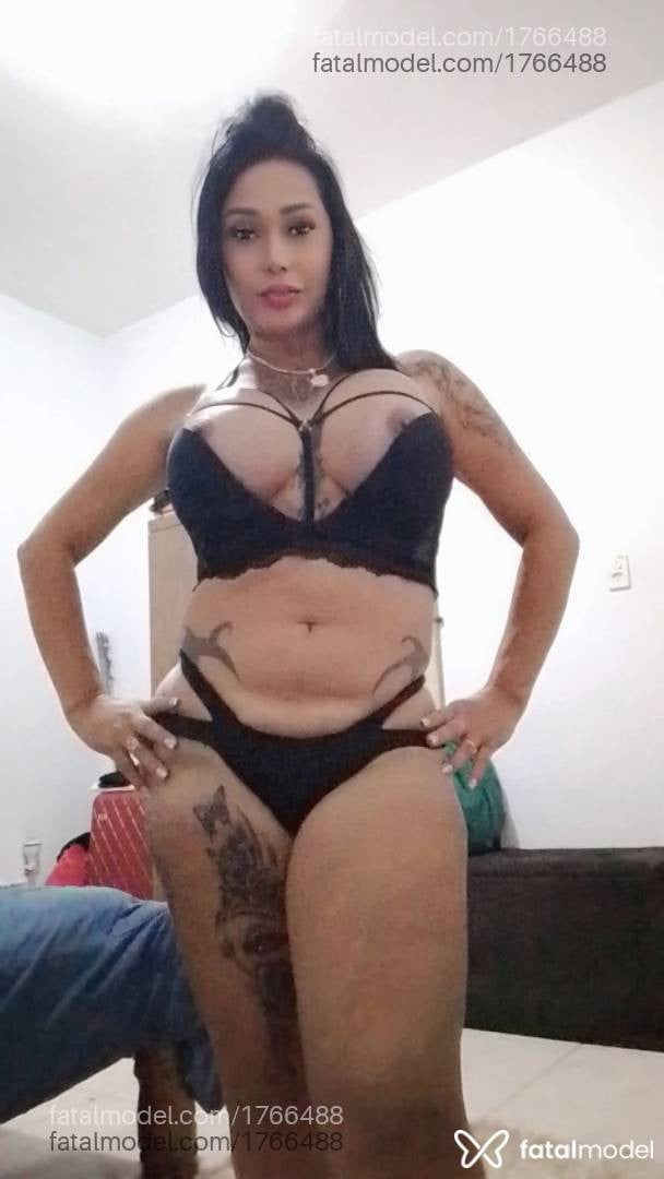 Acompanhante mulher trans morena (o) de olhos castanhos em Araxá - Sheilinha