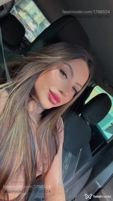 Acompanhante mulher morena (o) de olhos azuis em Novo Hamburgo - Giulia