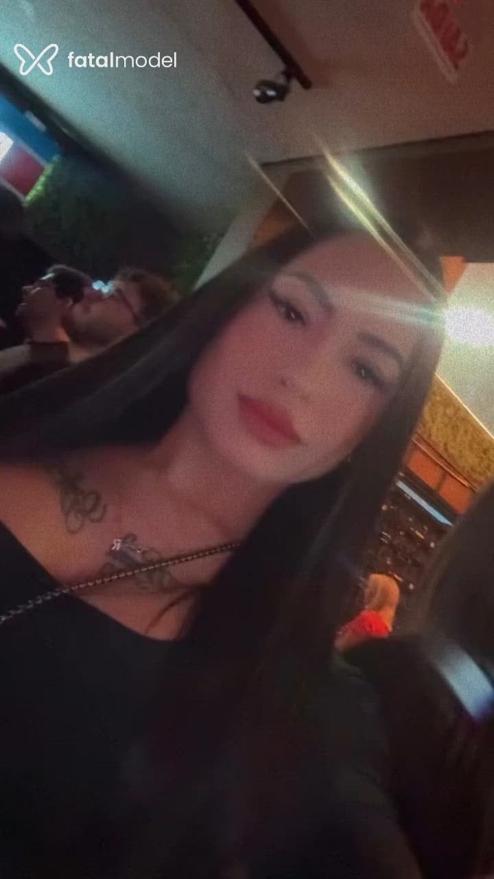 Acompanhante mulher morena (o) de olhos azuis - Giulia