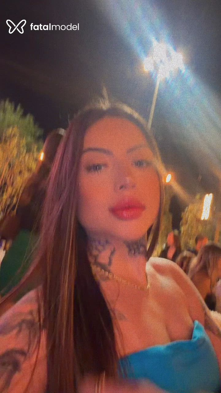 Acompanhante mulher morena (o) de olhos azuis - Giulia