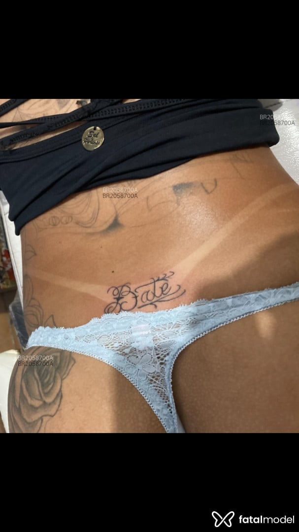 Acompanhante mulher morena (o) de olhos pretos em São Paulo Acompanhante mulher morena (o) de olhos pretos em São Paulo - Carla Olliveer