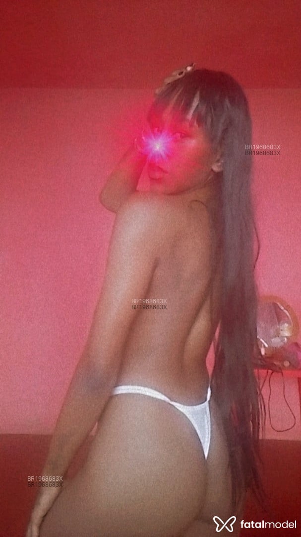 Acompanhante mulher morena (o) de olhos pretos em Passos Acompanhante mulher morena (o) de olhos pretos em Passos - Indinha