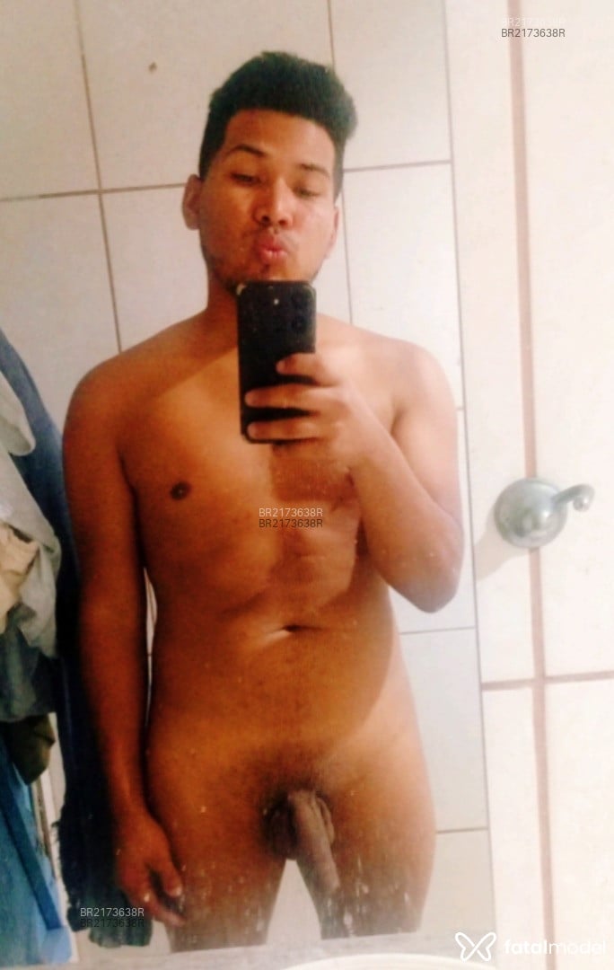 Acompanhante homem morena (o) de olhos castanhos em Penha Acompanhante homem morena (o) de olhos castanhos em Penha - Crish