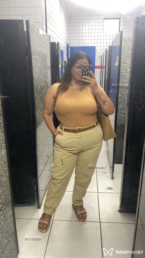 Acompanhante mulher morena (o) de olhos mel em Virtual Acompanhante mulher morena (o) de olhos mel em Virtual - Mariana