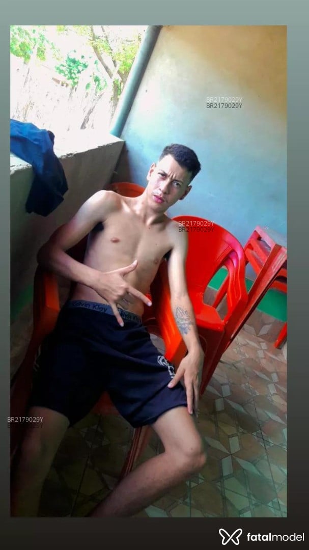 Acompanhante homem com cabelo castanho de olhos castanhos em Jurema - Tar