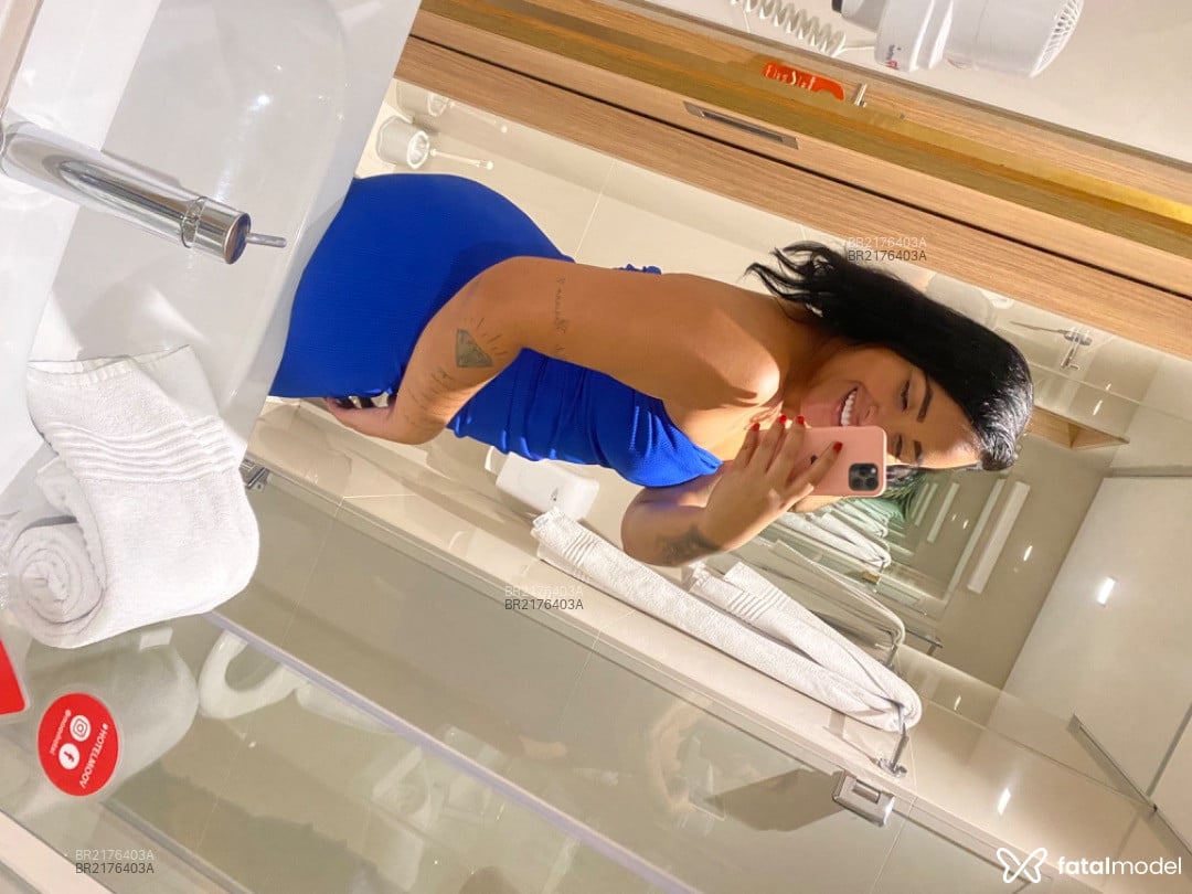 Acompanhante mulher morena (o) de olhos castanhos em Balneário Camboriú Acompanhante mulher morena (o) de olhos castanhos em Balneário Camboriú - Carla