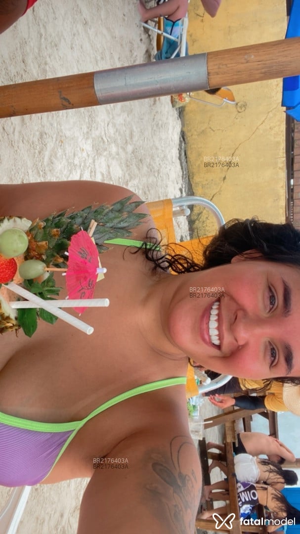 Acompanhante mulher morena (o) de olhos castanhos em Balneário Camboriú Acompanhante mulher morena (o) de olhos castanhos em Balneário Camboriú - Carla