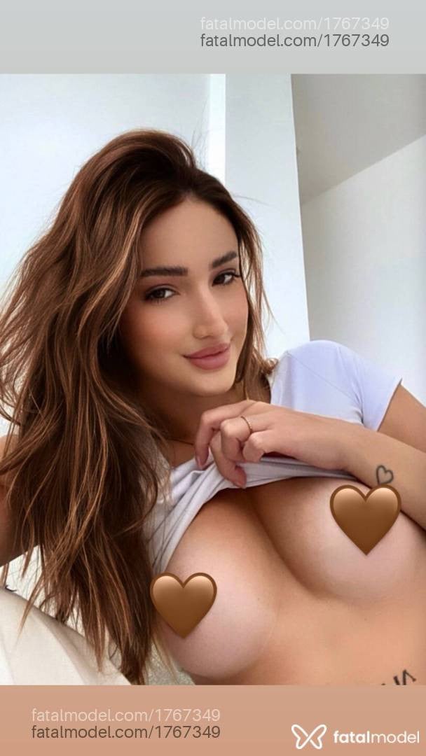 Acompanhante mulher com cabelo castanho de olhos castanhos - Mamá