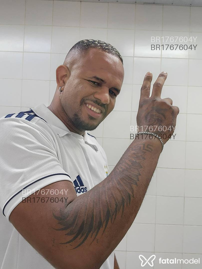 Acompanhante homem com cabelo castanho de olhos pretos em Rio de Janeiro - Leo Silva