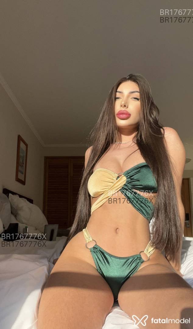 Acompanhante mulher com cabelo castanho de olhos verdes em Florianópolis - Alice