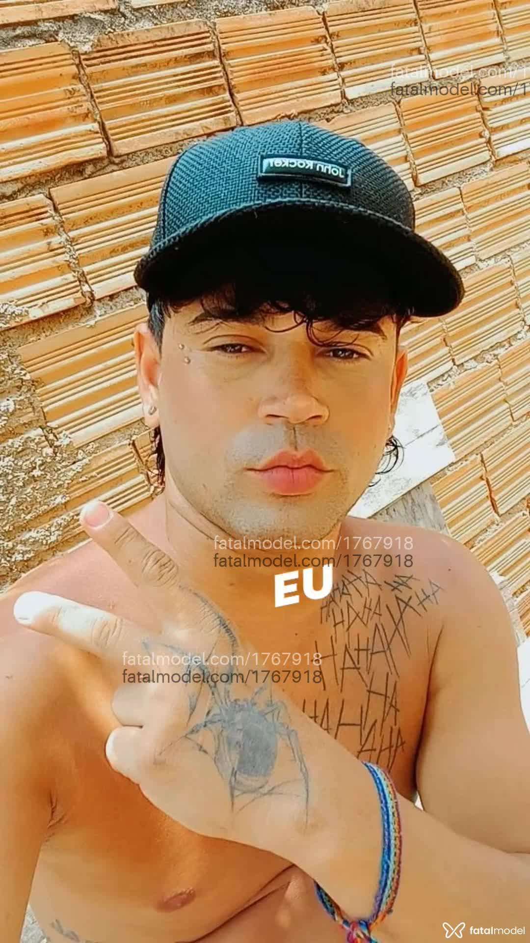 Acompanhante homem com cabelo castanho de olhos castanhos em Ariquemes Acompanhante homem com cabelo castanho de olhos castanhos em Ariquemes - Lukas