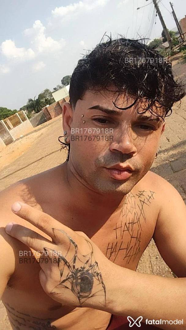 Acompanhante homem com cabelo castanho de olhos castanhos em Ariquemes Acompanhante homem com cabelo castanho de olhos castanhos em Ariquemes - Lukas