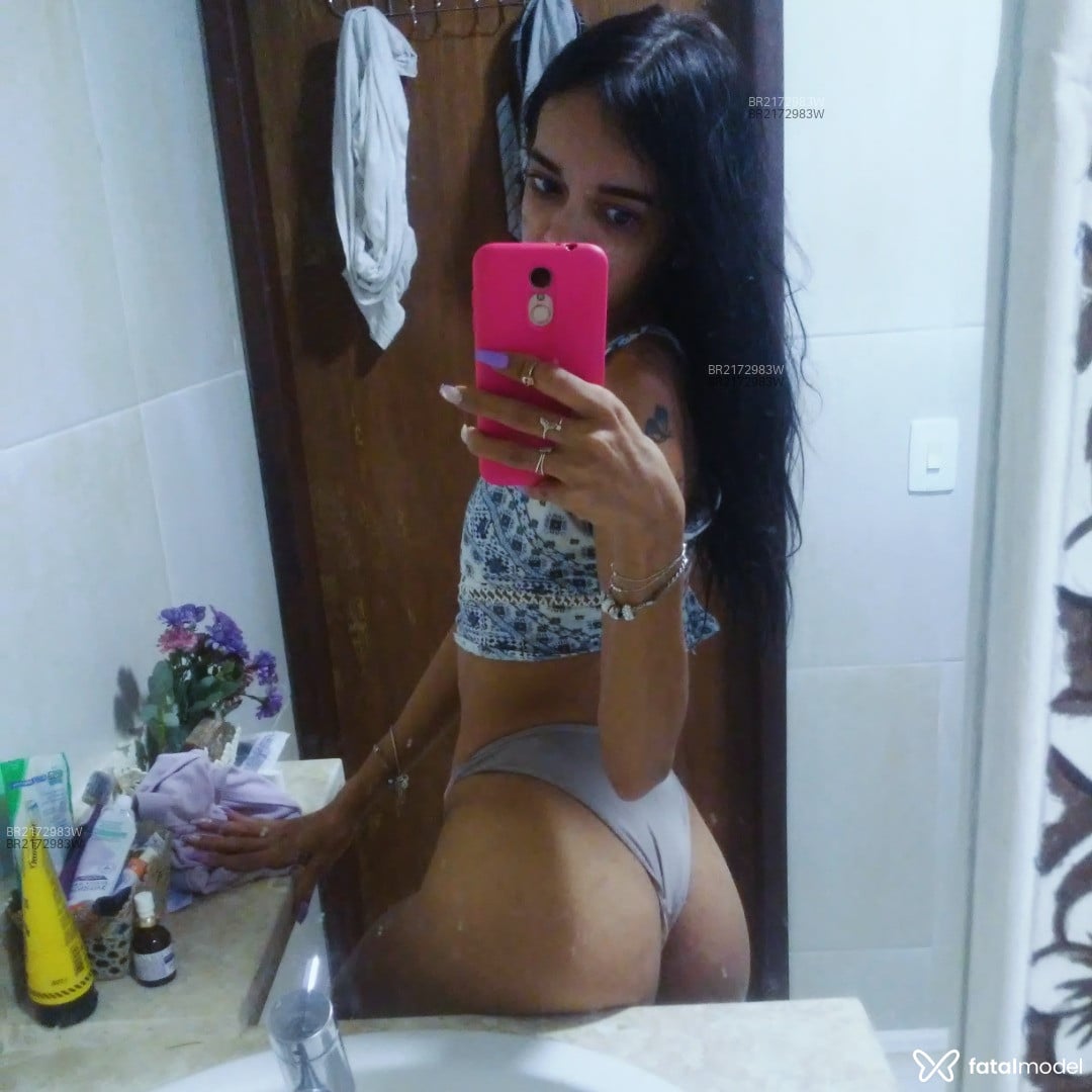Acompanhante mulher com cabelo castanho de olhos castanhos em Virtual Acompanhante mulher com cabelo castanho de olhos castanhos em Virtual - Lídia