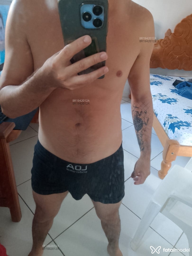 Acompanhante homem com cabelo castanho de olhos castanhos em Mirassol D'oeste - Staley