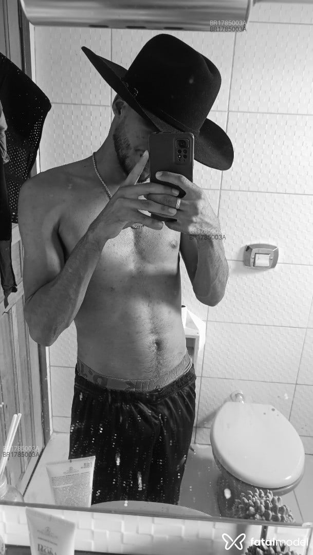Acompanhante homem morena (o) de olhos castanhos em Cacoal Acompanhante homem morena (o) de olhos castanhos em Cacoal - Guilherme