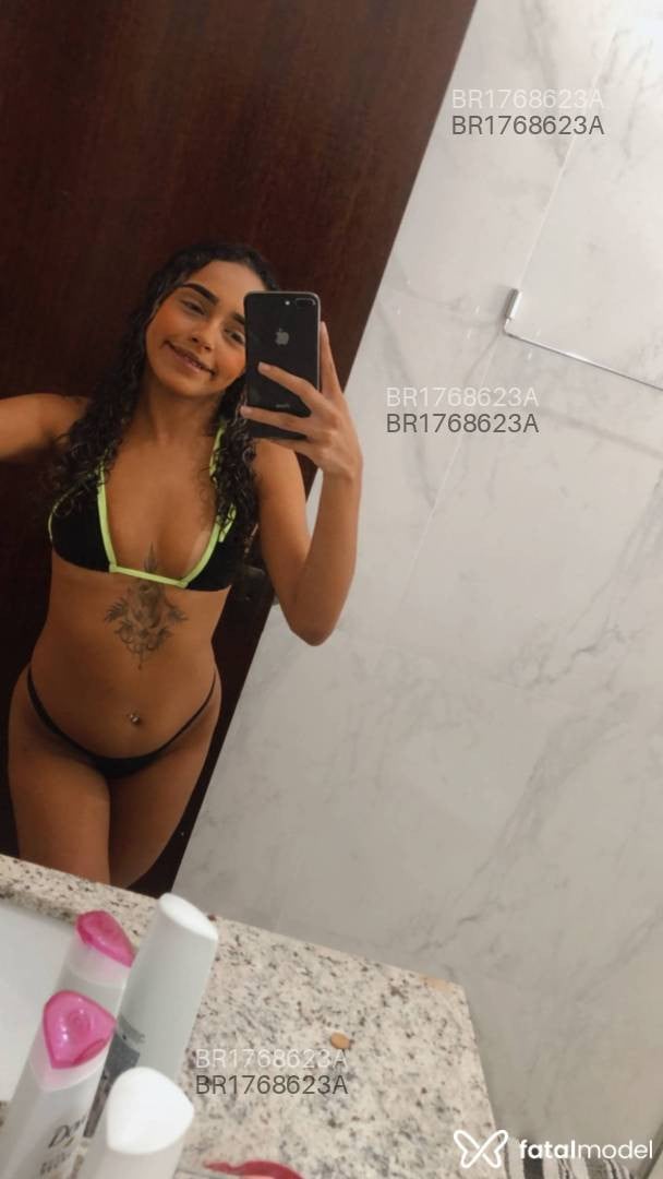 Acompanhante mulher loira (o) de olhos castanhos em Bom Despacho Acompanhante mulher loira (o) de olhos castanhos em Bom Despacho - Manu Barcellos