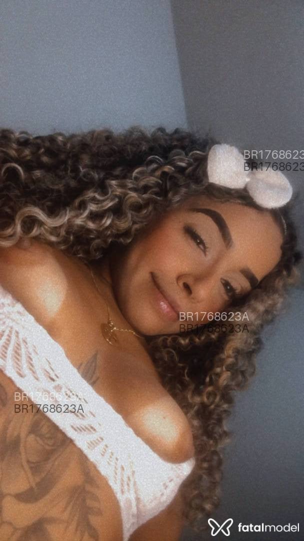 Acompanhante mulher loira (o) de olhos castanhos em Bom Despacho Acompanhante mulher loira (o) de olhos castanhos em Bom Despacho - Manu Barcellos