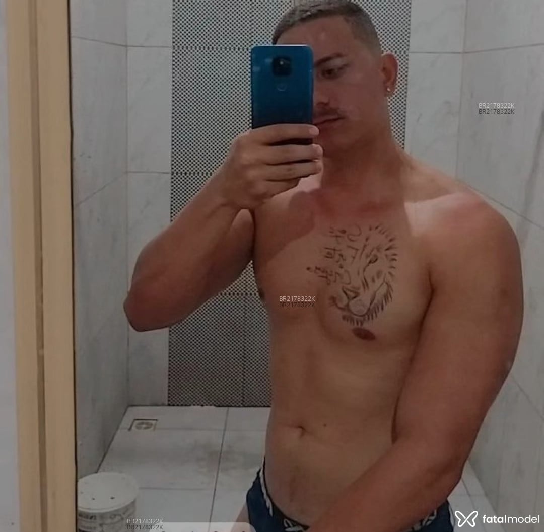 Acompanhante homem loira (o) de olhos castanhos em Blumenau - Carlos Silva