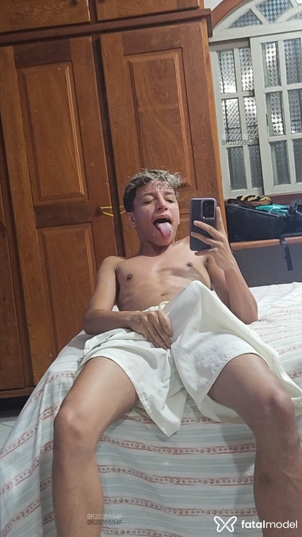 Acompanhante homem morena (o) de olhos verdes em Vitória Acompanhante homem morena (o) de olhos verdes em Vitória - Benjamin