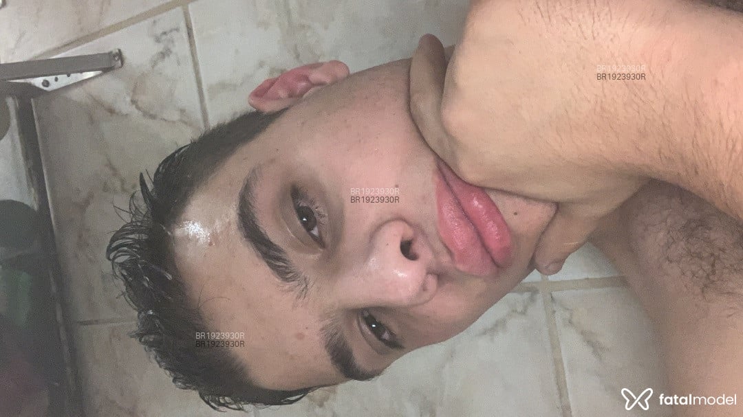 Acompanhante homem com cabelo castanho de olhos castanhos em Caxias do Sul - Leozinho