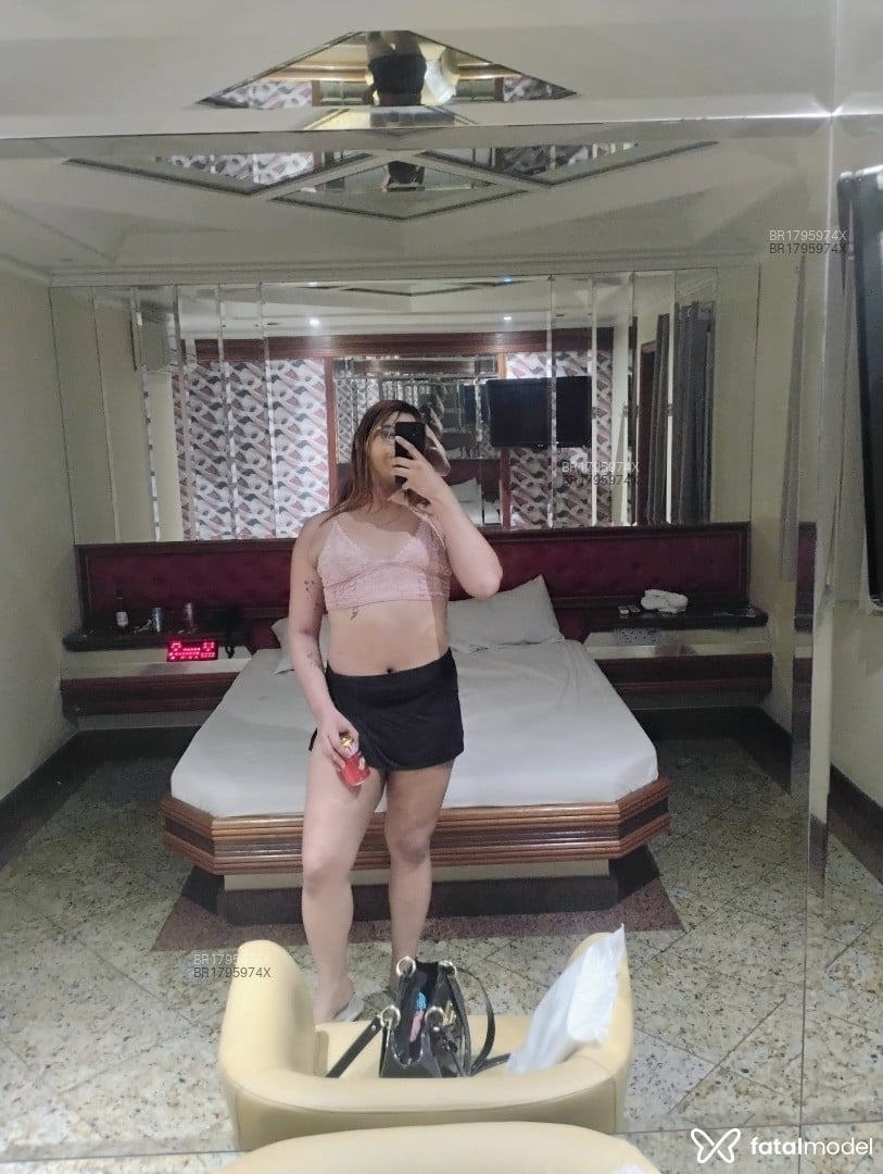 Acompanhante mulher trans com cabelo castanho de olhos castanhos em São Gonçalo - Luninha