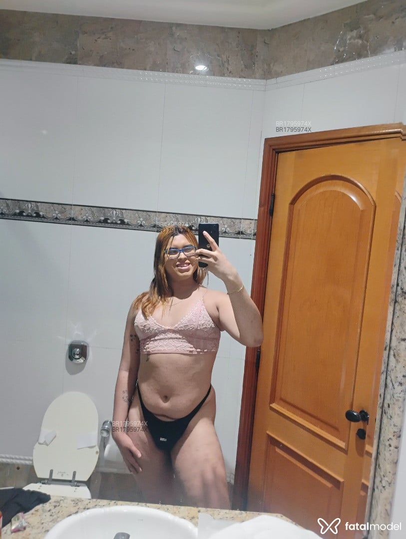 Acompanhante mulher trans com cabelo castanho de olhos castanhos em São Gonçalo - Luninha