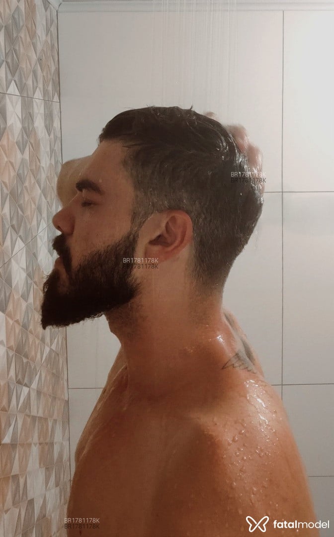 Acompanhante homem com cabelo castanho de olhos castanhos - Biel Andrade Acompanhante homem com cabelo castanho de olhos castanhos - Biel Andrade