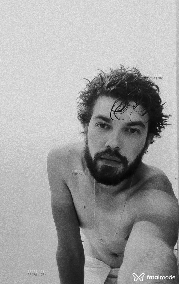 Acompanhante homem com cabelo castanho de olhos castanhos - Biel Andrade Acompanhante homem com cabelo castanho de olhos castanhos - Biel Andrade