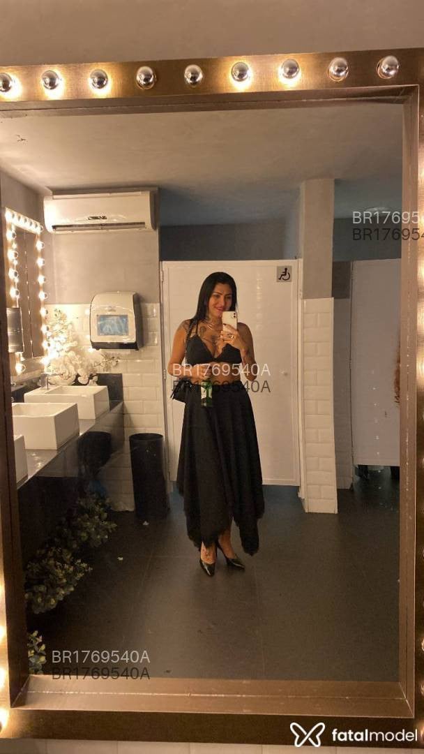 Acompanhante mulher com cabelo castanho de olhos verdes em Barra do Garças - Juliana Prado