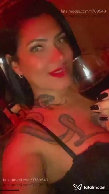 Acompanhante mulher com cabelo castanho de olhos verdes em Barra do Garças - Juliana Prado