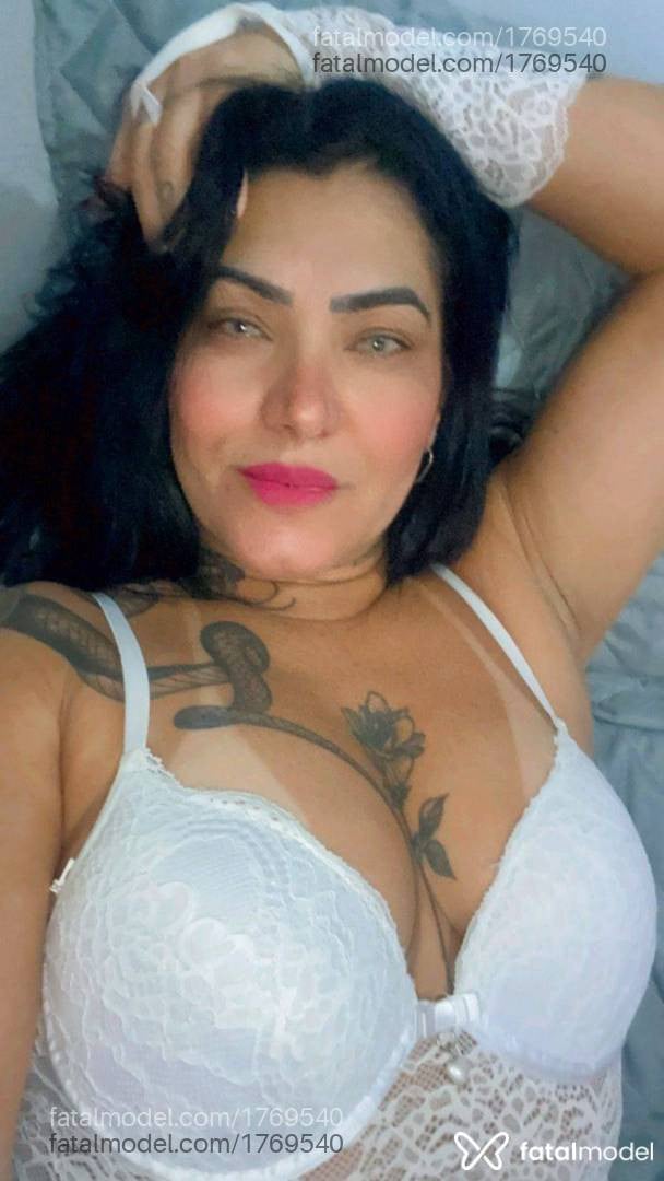 Acompanhante mulher com cabelo castanho de olhos verdes em Barra do Garças - Juliana Prado