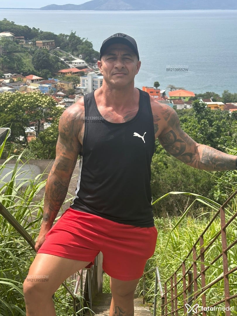 Acompanhante homem sem cabelo de olhos castanhos em Rio de Janeiro Acompanhante homem sem cabelo de olhos castanhos em Rio de Janeiro - Alexx
