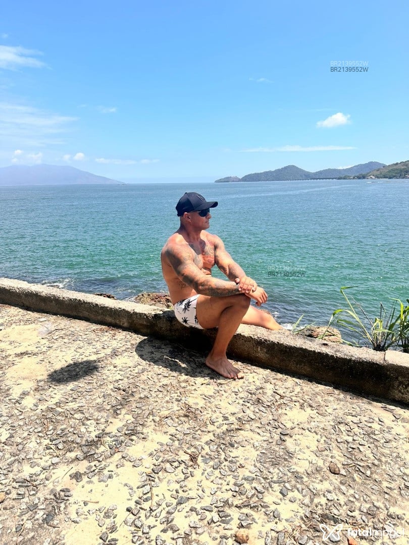 Acompanhante homem sem cabelo de olhos castanhos em Rio de Janeiro Acompanhante homem sem cabelo de olhos castanhos em Rio de Janeiro - Alexx