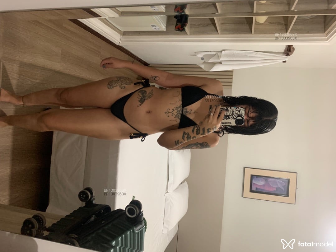 Acompanhante mulher morena (o) de olhos pretos - Yasmin
