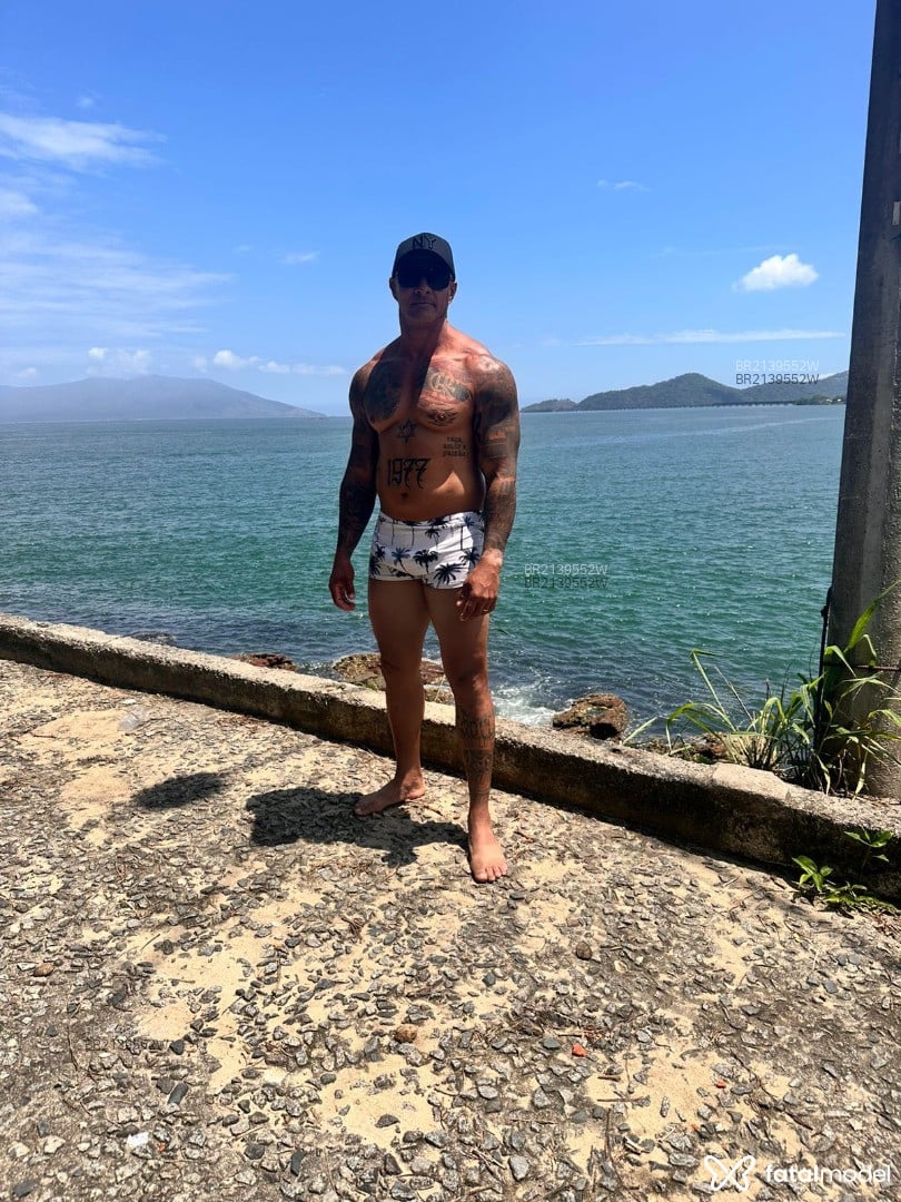 Acompanhante homem sem cabelo de olhos castanhos em Rio de Janeiro Acompanhante homem sem cabelo de olhos castanhos em Rio de Janeiro - Alexx