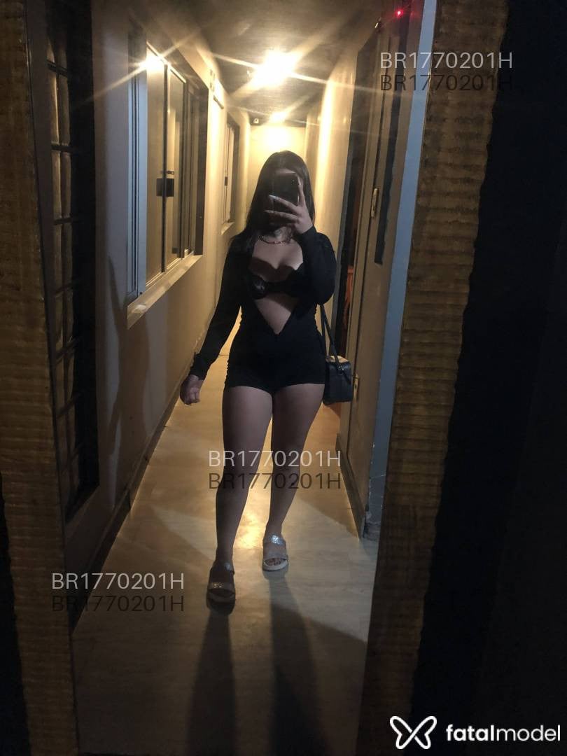 Acompanhante mulher com cabelo castanho de olhos castanhos em Balneário Camboriú - Livia