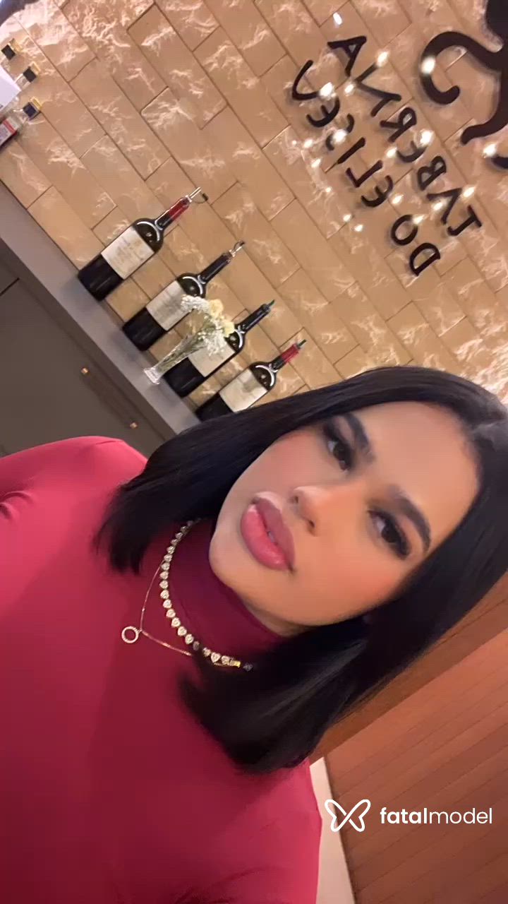 Acompanhante mulher com cabelo castanho de olhos mel - Millena Acompanhante mulher com cabelo castanho de olhos mel - Millena