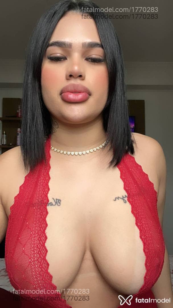 Acompanhante mulher com cabelo castanho de olhos mel - Millena