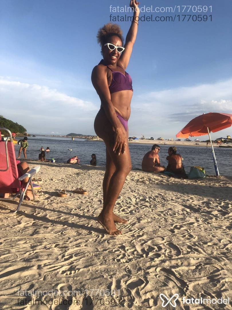 Acompanhante mulher trans morena (o) de olhos castanhos - Amanda