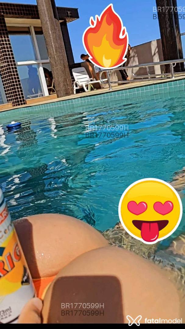 Acompanhante mulher com cabelo castanho de olhos azuis em Macaé - Melissa Antunes