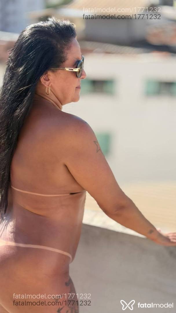 Acompanhante mulher morena (o) de olhos castanhos - Julia