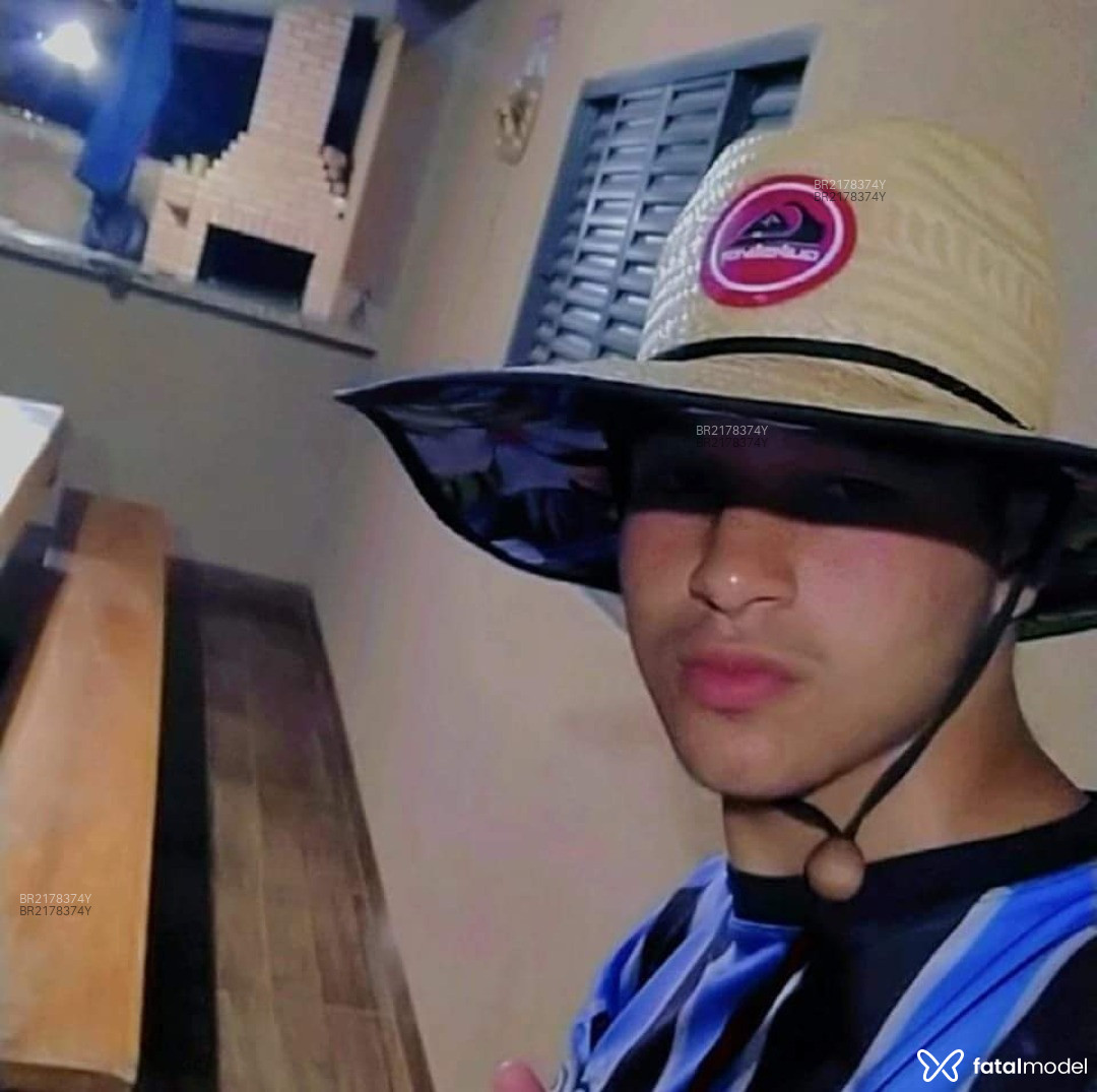 Acompanhante homem com cabelo castanho de olhos castanhos em Brasília - Gabriel