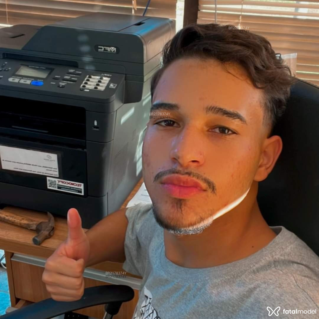 Acompanhante homem com cabelo castanho de olhos castanhos em Brasília - Gabriel