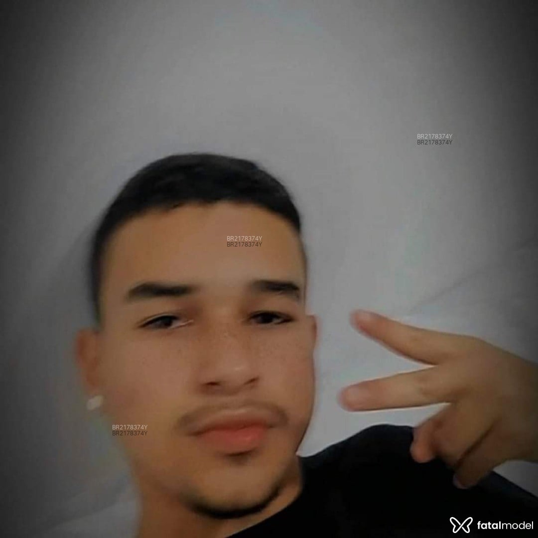 Acompanhante homem com cabelo castanho de olhos castanhos em Brasília - Gabriel