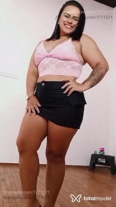 Acompanhante mulher morena (o) de olhos pretos - Luana