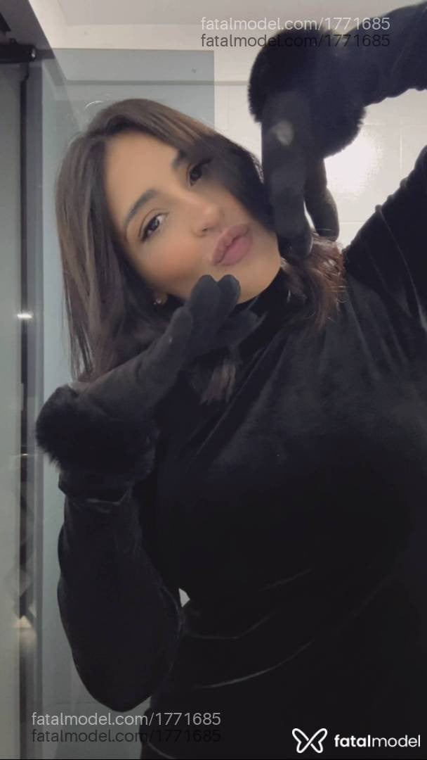 Acompanhante mulher morena (o) de olhos pretos - Vivi